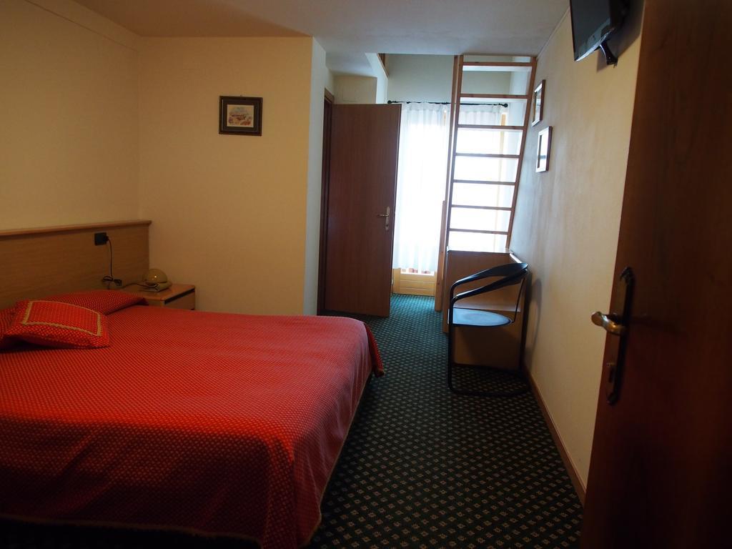Hotel Belvedere Roana Habitación foto